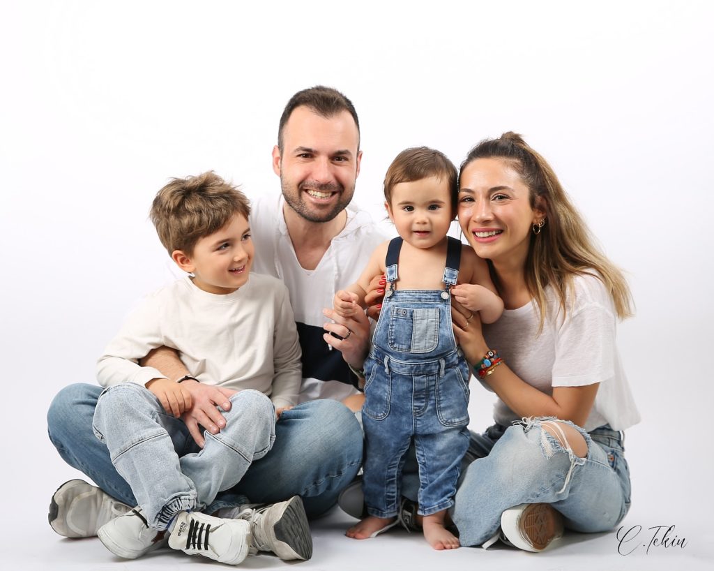 Stüdyoda aile fotoğraf çekimi – Cansu Tekin Photography